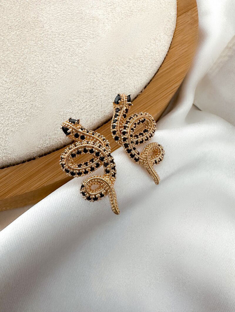 Brinco Folheado a Ouro 18k e Prata Serpente Luxo Cravejada