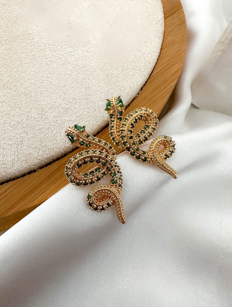 Brinco Folheado a Ouro 18k e Prata Serpente Luxo Cravejada