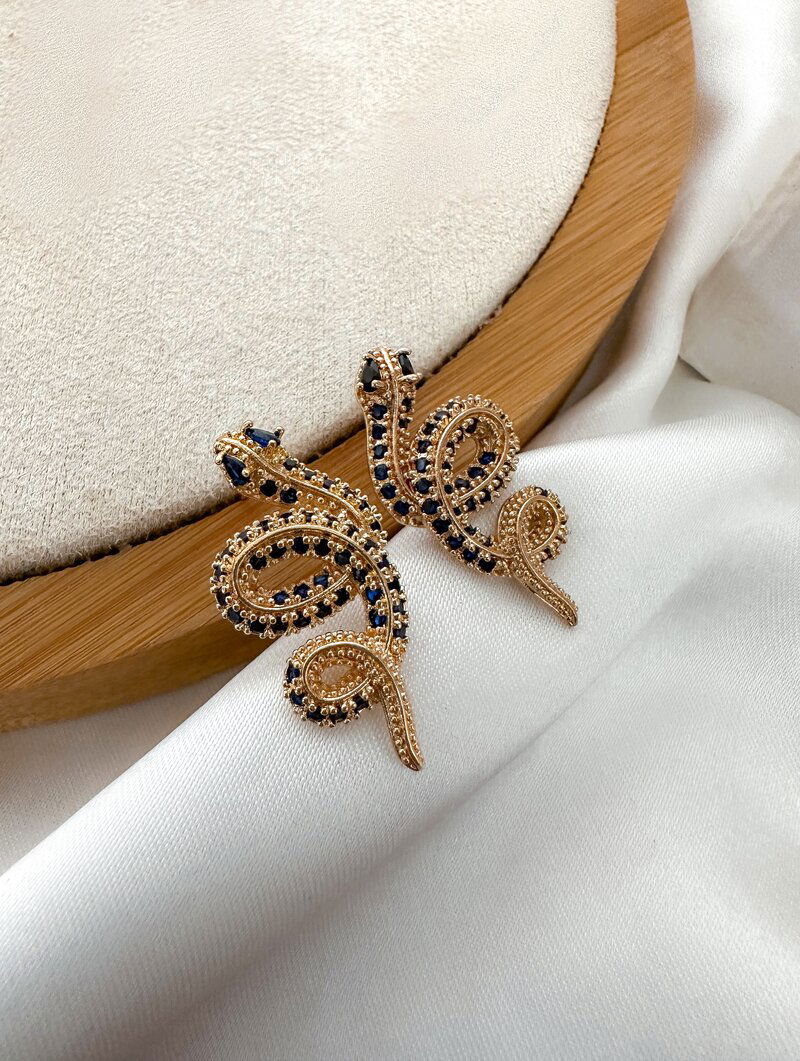 Brinco Folheado a Ouro 18k e Prata Serpente Luxo Cravejada