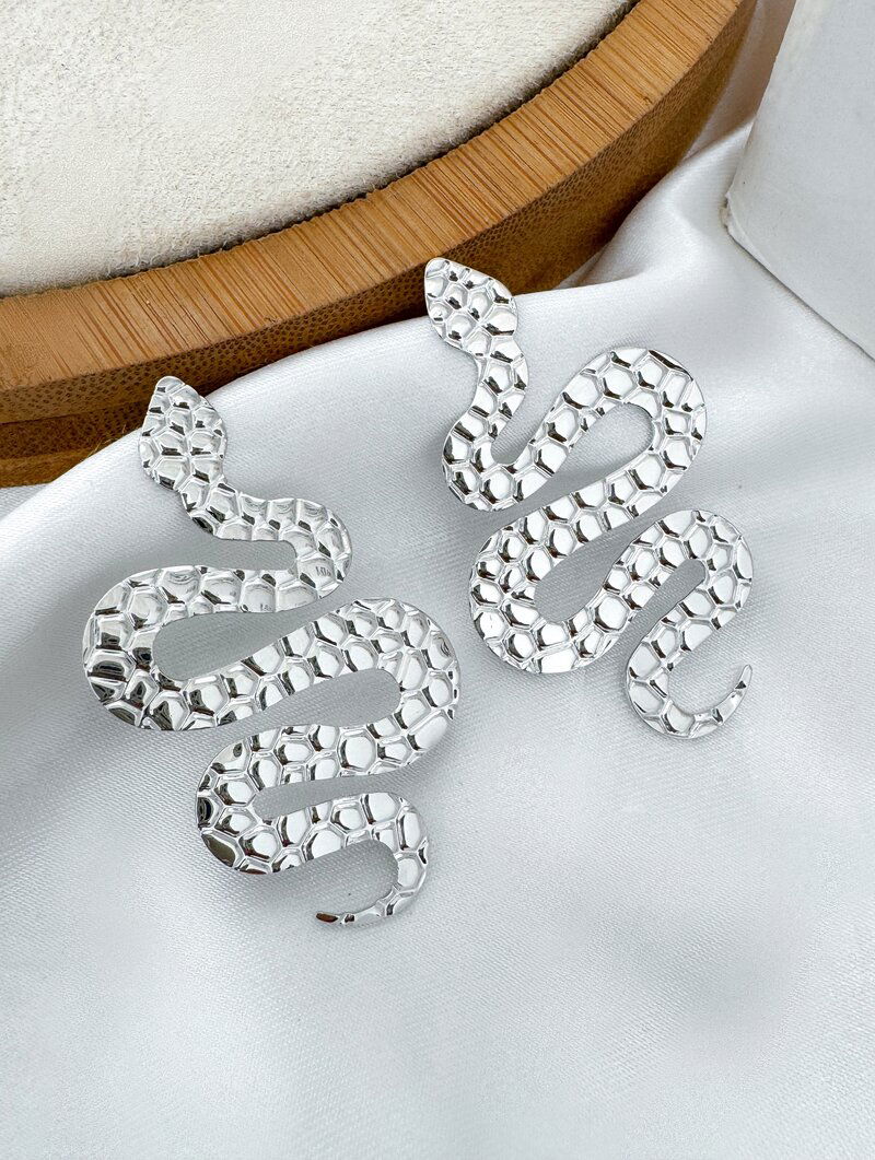 Brinco Folheado a Ouro 18k e Prata Serpente Texturizada