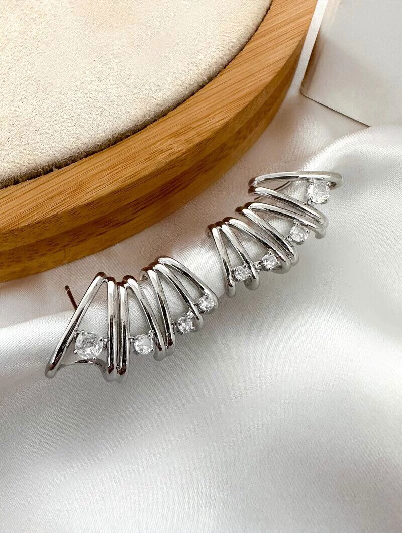 Brinco Folheado a Ouro 18k e Prata Sete Fios com Pontos de Luz