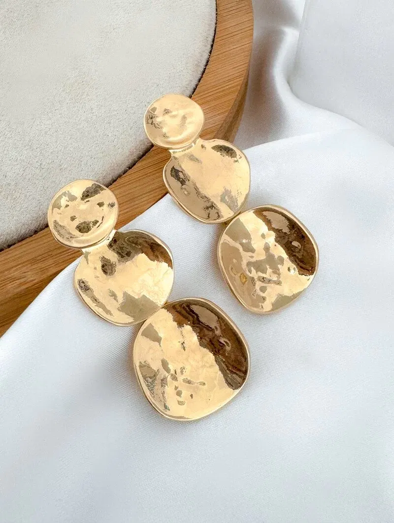 Brinco Folheado a Ouro 18k e Prata Três Bottons Lisos