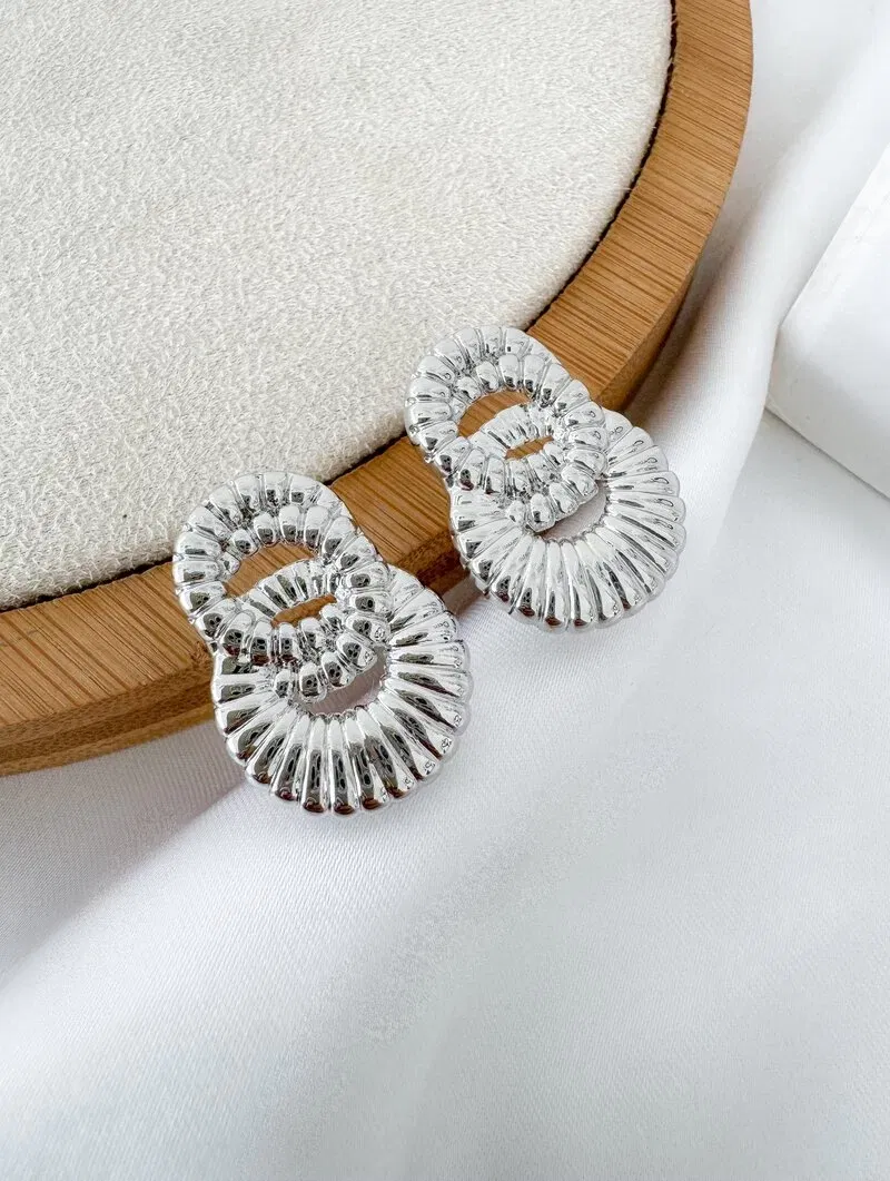 Brinco Folheado a Ouro 18k e Prata Três Circulos Texturizados