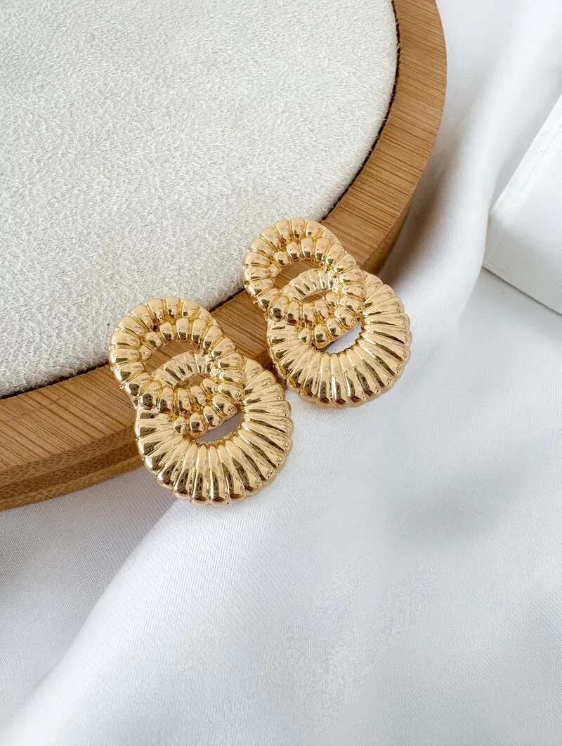 Brinco Folheado a Ouro 18k e Prata Três Circulos Texturizados