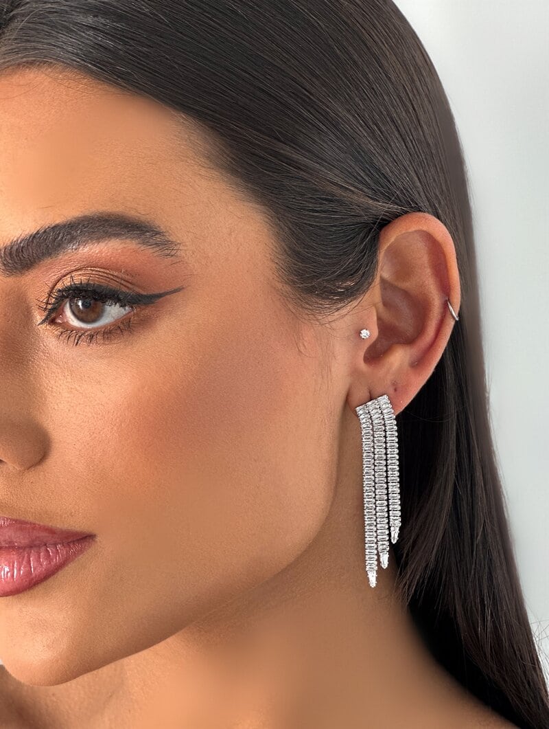 Brinco Folheado a Ouro 18k e Prata Três Fios de Zircônias