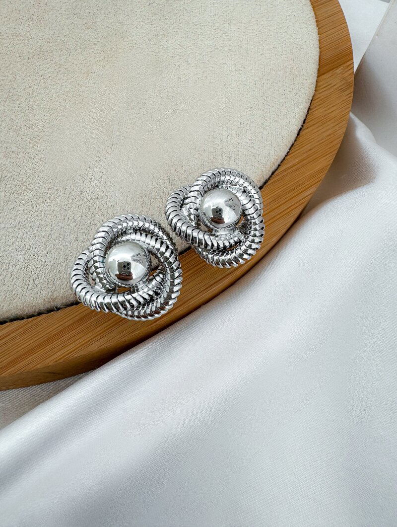 Brinco Folheado a Ouro 18k e Prata Três Fios Entrelaçados