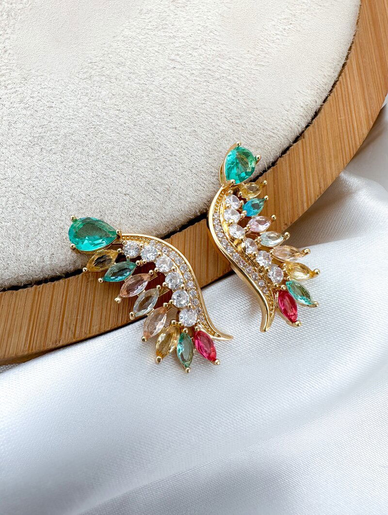 Brinco Folheado a Ouro 18k Ear Cuff Navetado com Zirconia