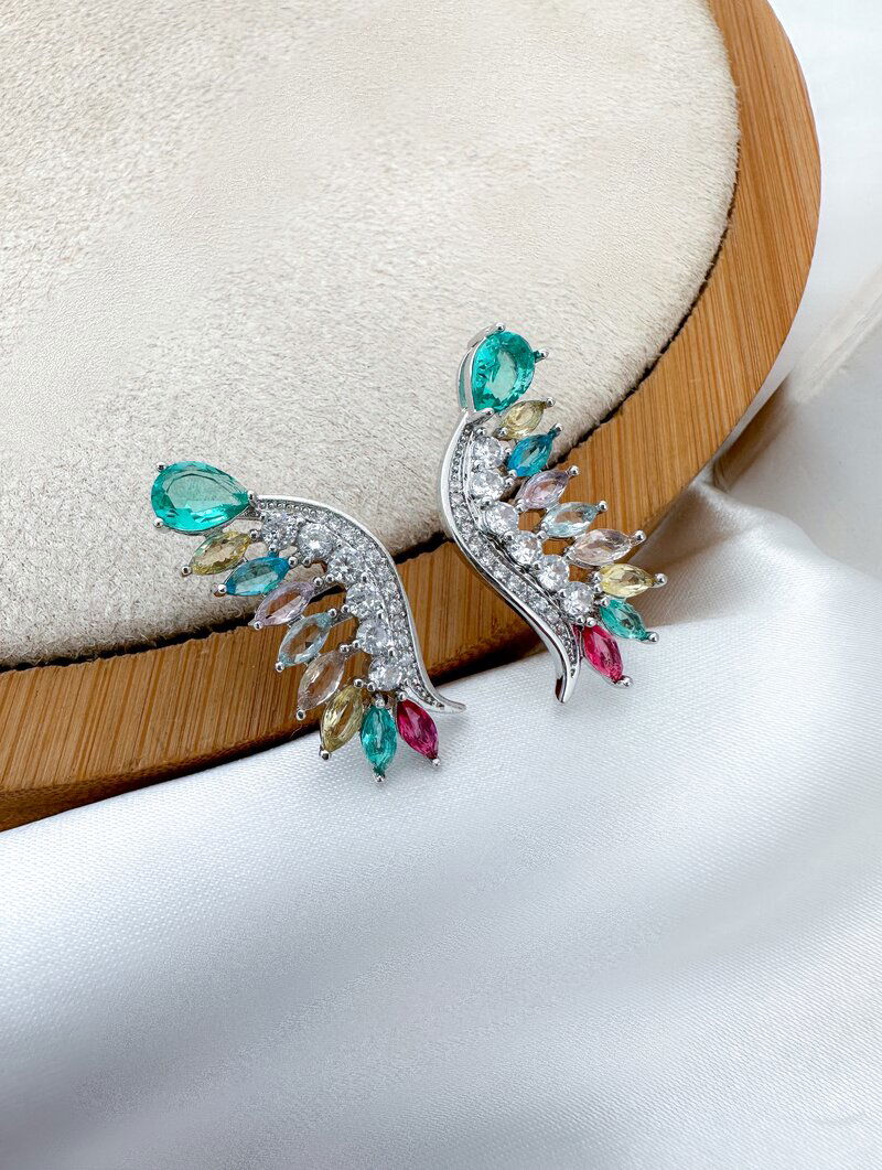 Brinco Folheado a Ouro 18k Ear Cuff Navetado com Zirconia