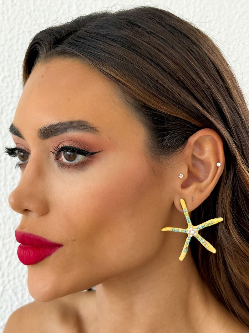 Brinco Folheado a Ouro 18k Estrela do Mar Com Pérolase Cristais