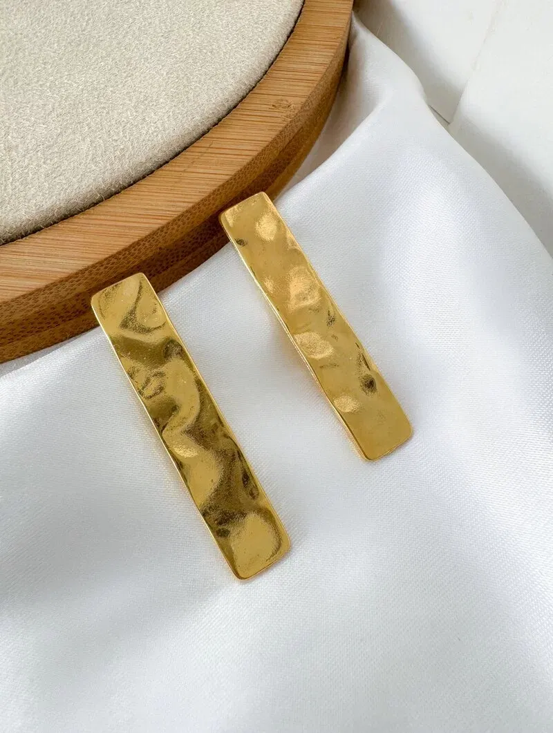 Brinco Folheado a Ouro 18k Filete Martelado