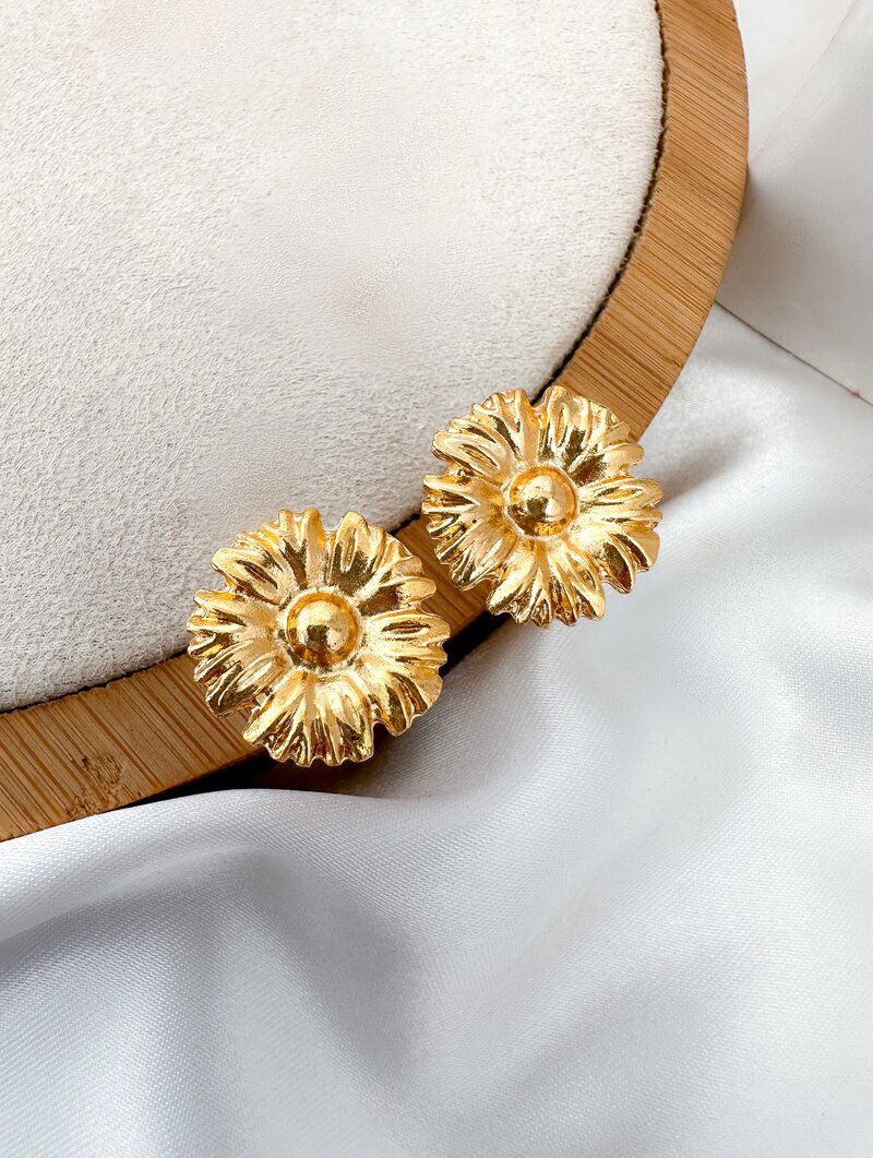 Brinco Folheado a Ouro 18k Flor