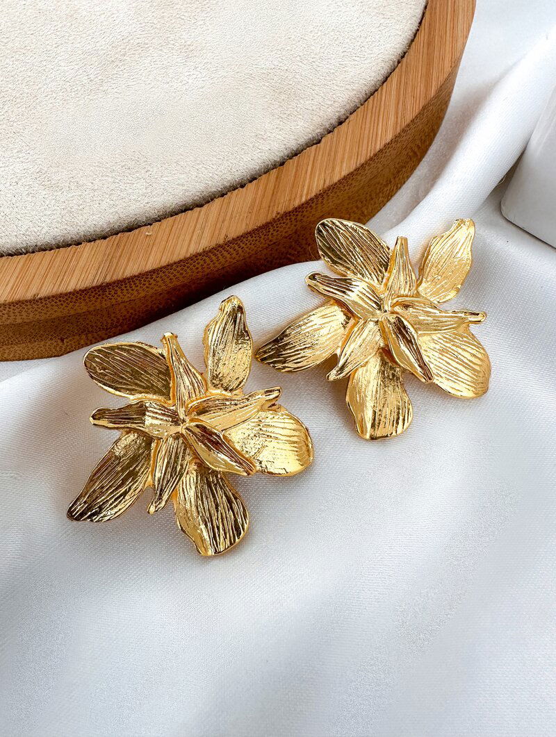 Brinco Folheado a Ouro 18k Flor Camadas Texturizada
