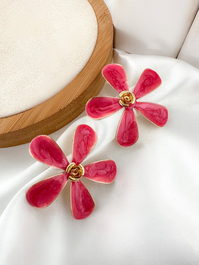 Brinco Folheado a Ouro 18k Flor Cinco Pétalas Peroladas