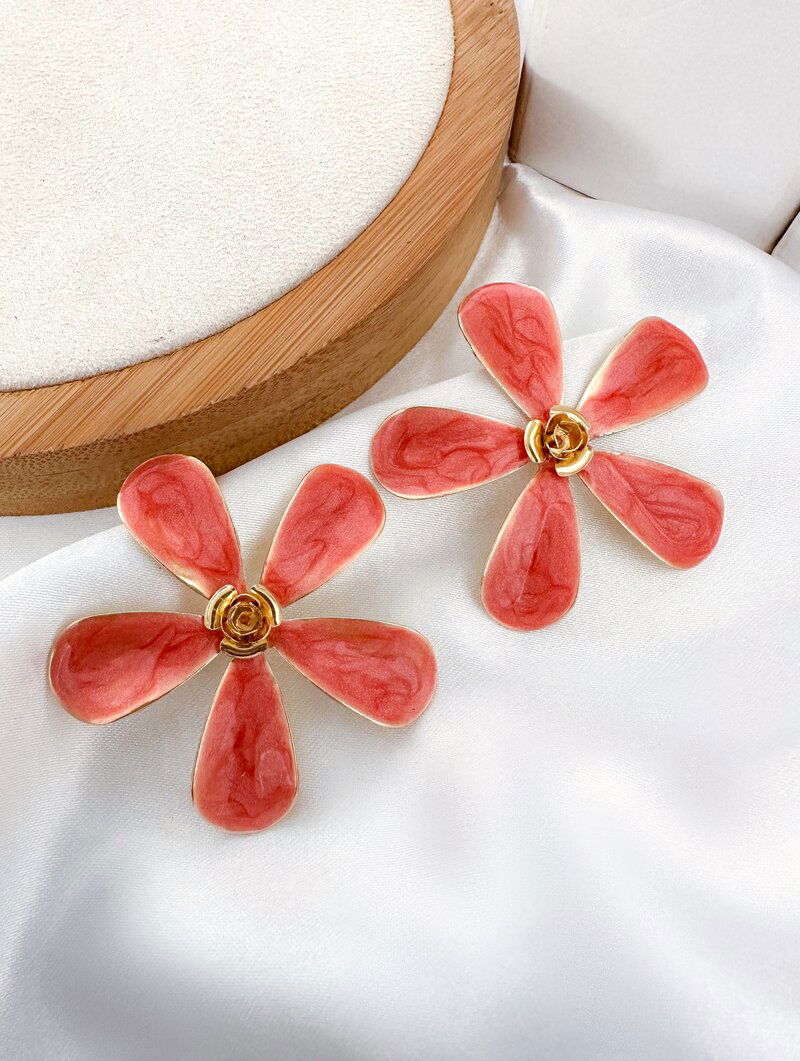 Brinco Folheado a Ouro 18k Flor Cinco Pétalas Peroladas