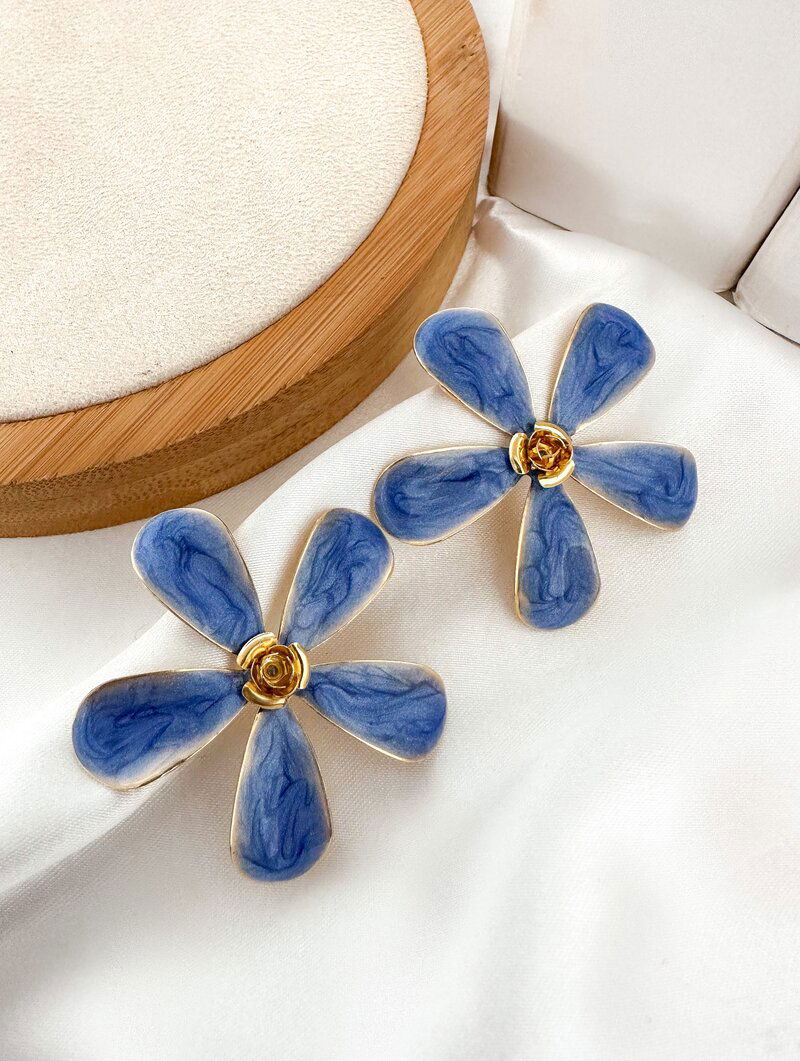 Brinco Folheado a Ouro 18k Flor Cinco Pétalas Peroladas