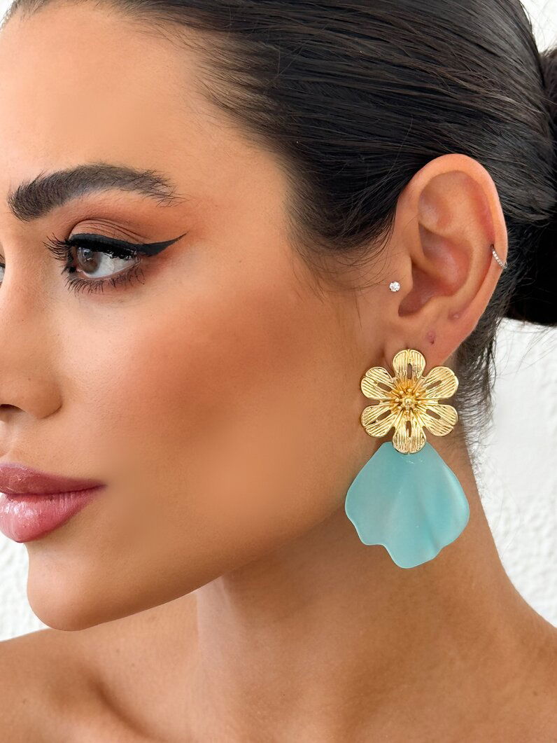 Brinco folheado a ouro 18k flor com conha orgânica