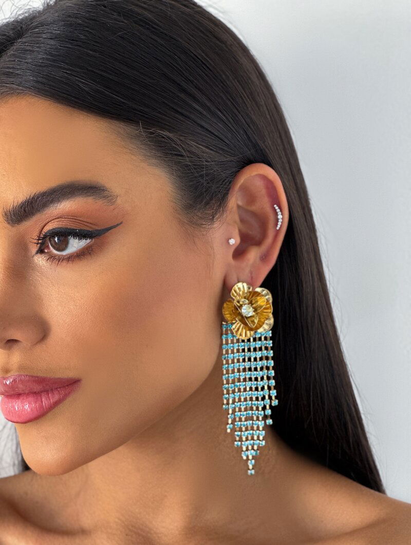 Brinco Folheado a Ouro 18k Flor com Fios de Zircônia