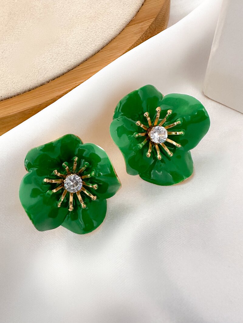 Brinco Folheado a Ouro 18k Flor de Resina com Zircônia