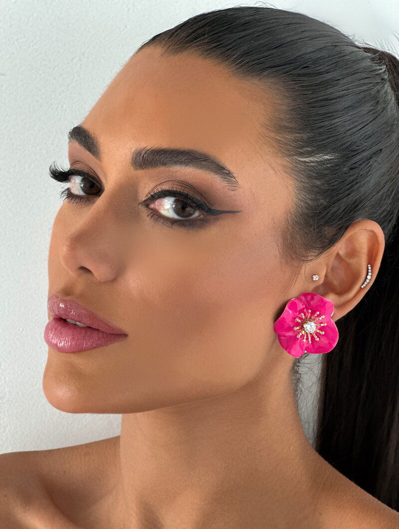 Brinco Folheado a Ouro 18k Flor de Resina com Zircônia