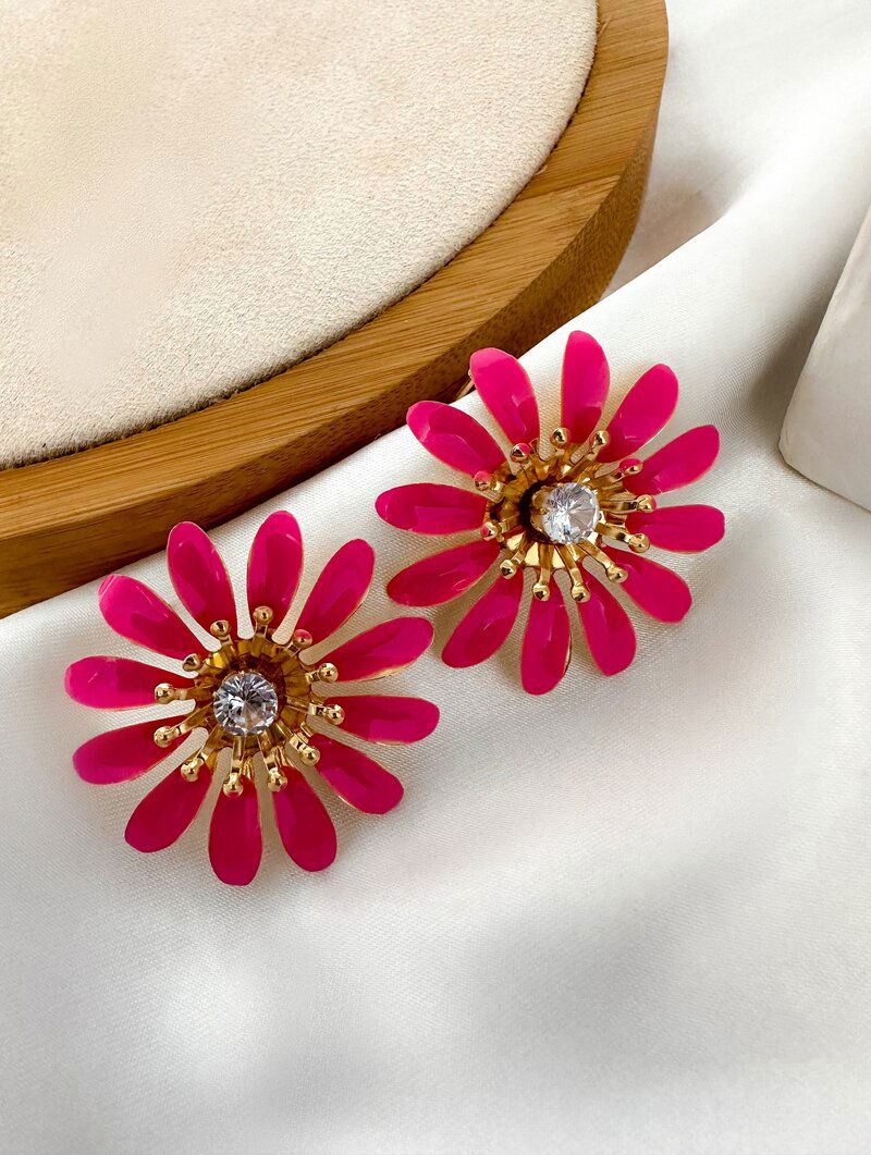 Brinco Folheado a Ouro 18k Flor Doze Pétalas Resinadas