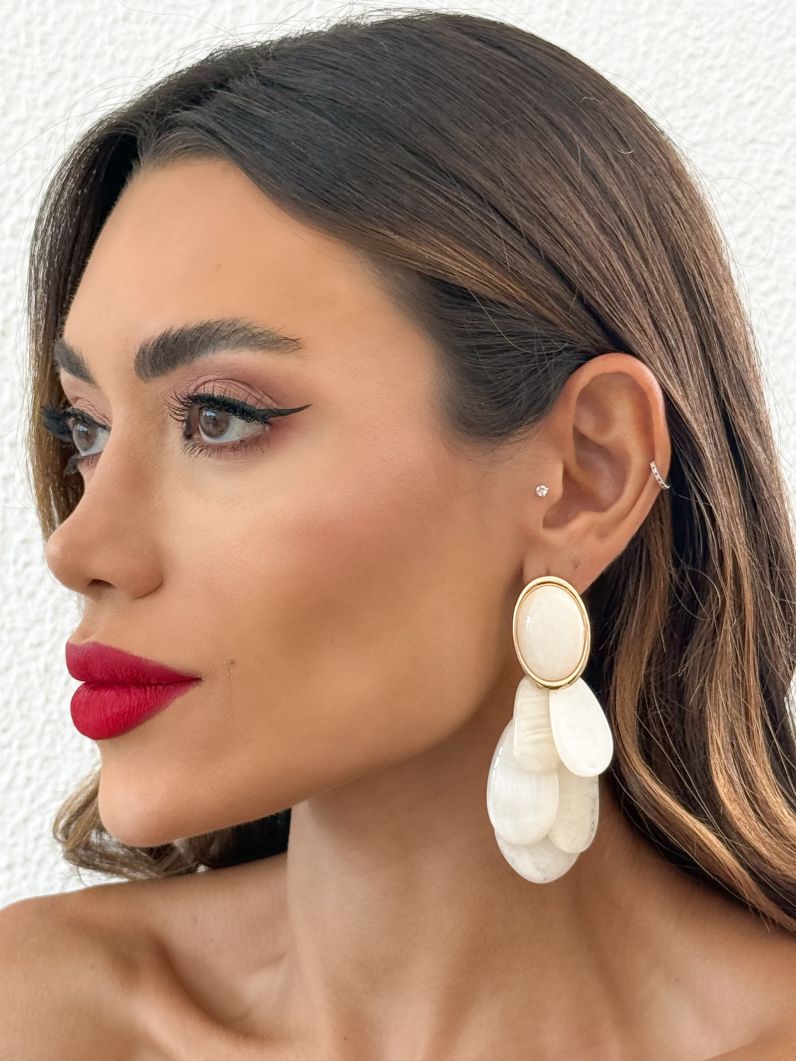 Brinco Folheado a Ouro 18k Flor Formas Resinadas