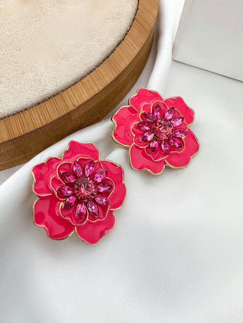 Brinco Folheado a Ouro 18k Flor Jasmim Resinada