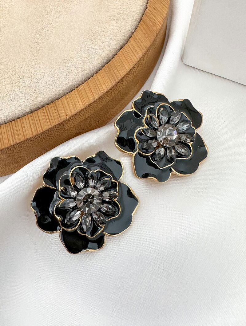 Brinco Folheado a Ouro 18k Flor Jasmim Resinada