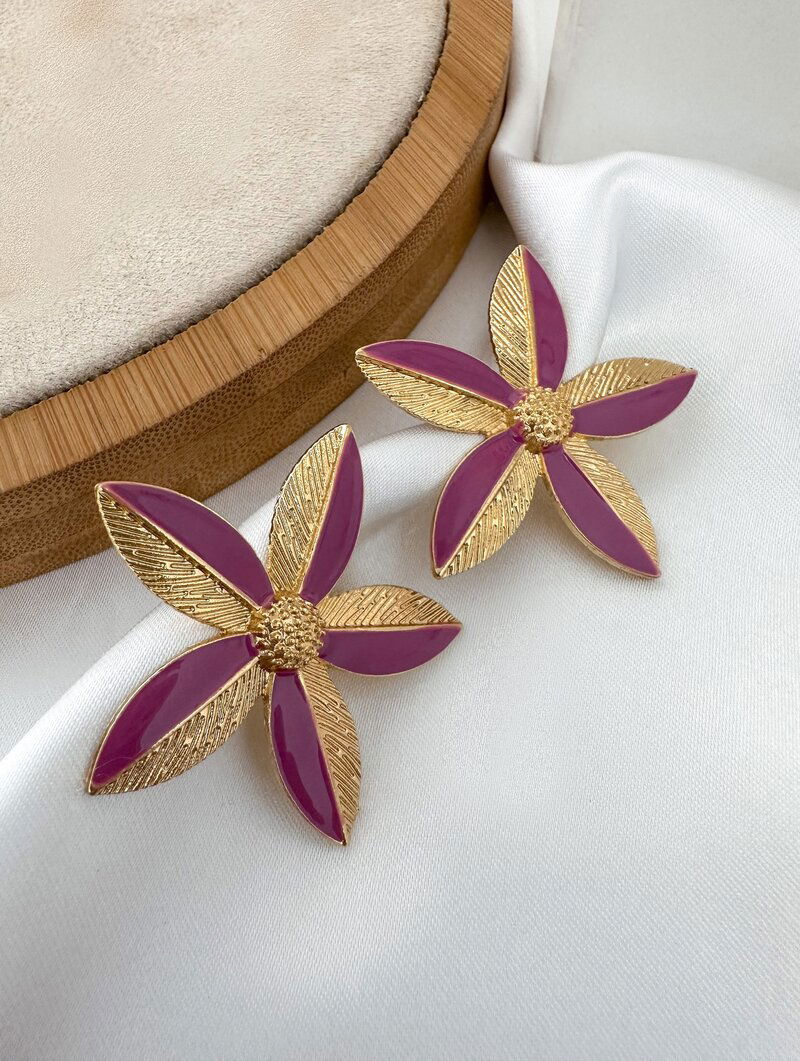 Brinco Folheado a Ouro 18k Flor Lírio