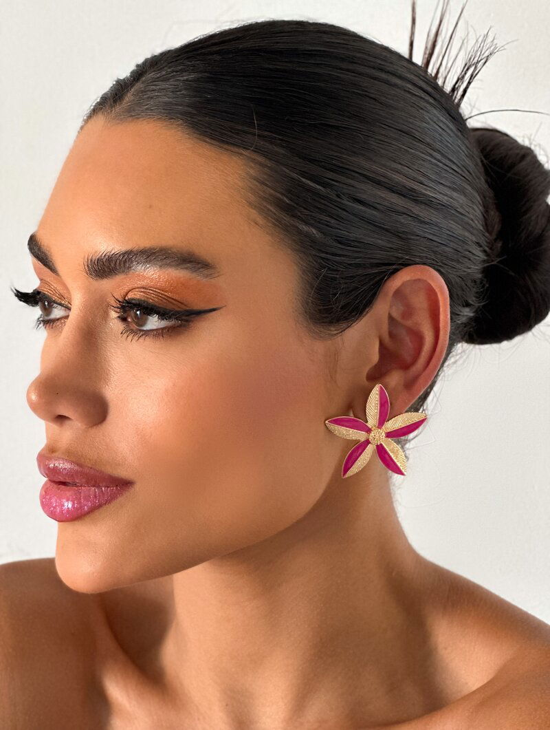 Brinco Folheado a Ouro 18k Flor Lírio