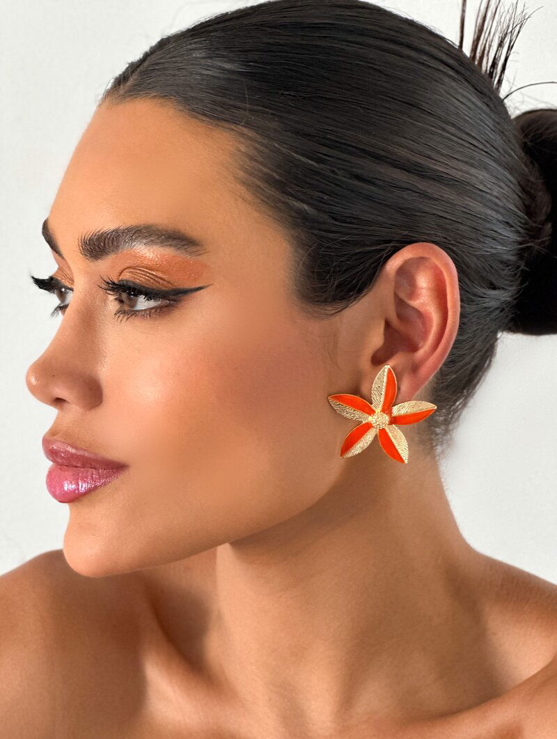 Brinco Folheado a Ouro 18k Flor Lírio