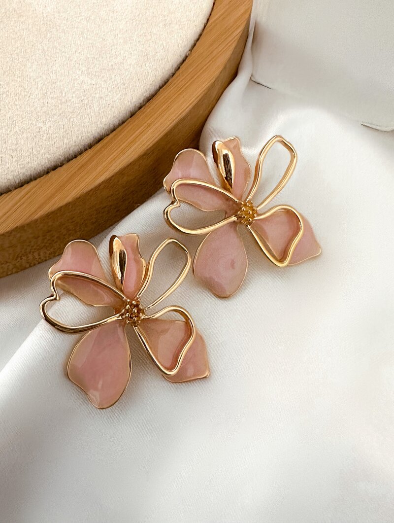 Brinco Folheado a Ouro 18k Flor Luxo Resinada