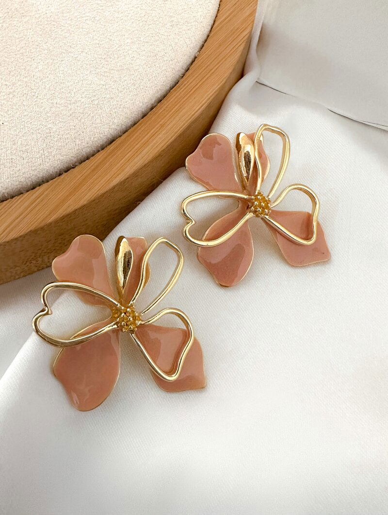 Brinco Folheado a Ouro 18k Flor Luxo Resinada