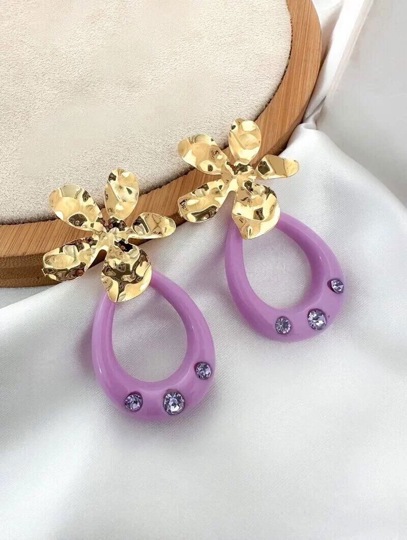 Brinco Folheado a Ouro 18k Flor Martelada com Gota Vazada