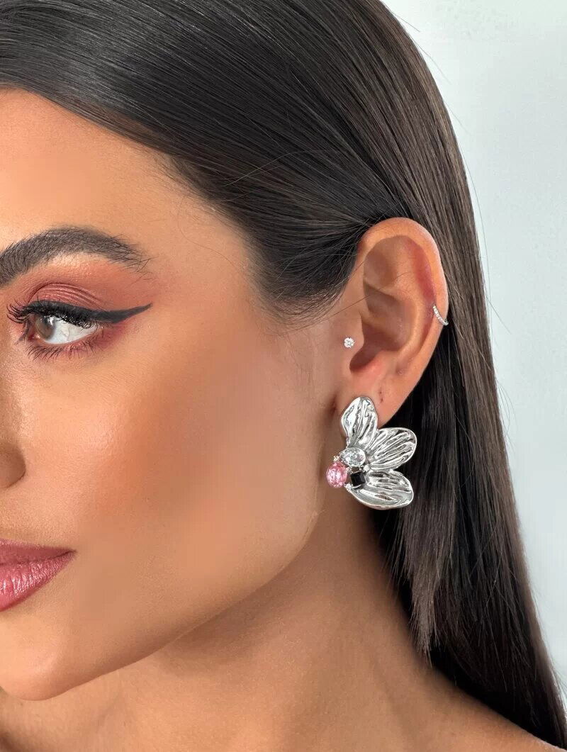 Brinco Folheado a Ouro 18K Flor Martelada com Zirconia Colorida