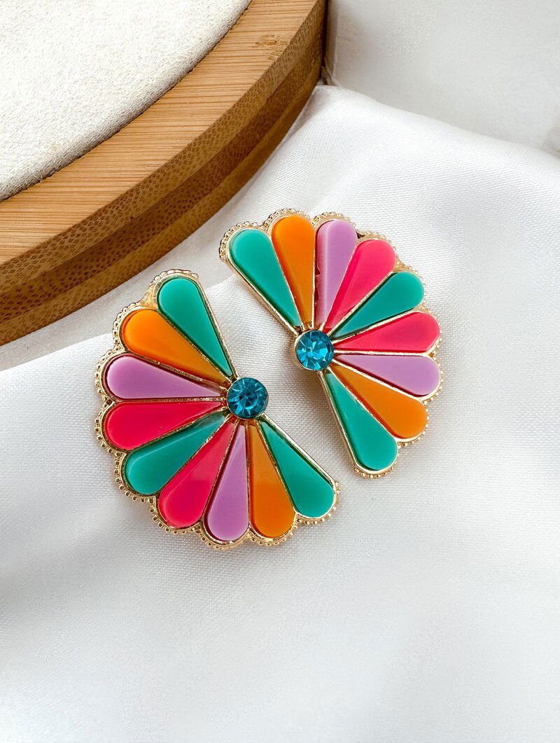 Brinco Folheado a Ouro 18k Flor Perfil Resina