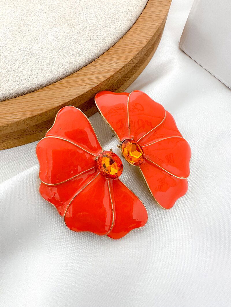 Brinco Folheado a Ouro 18k Flor Perfil Resinada