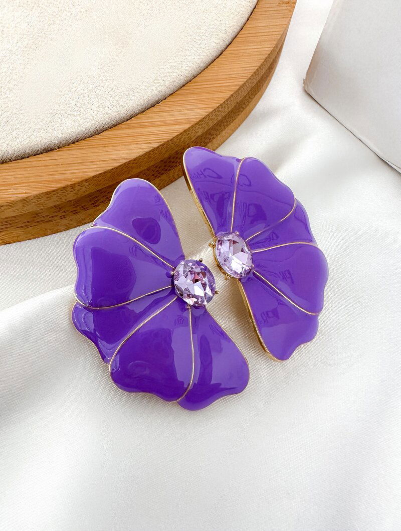 Brinco Folheado a Ouro 18k Flor Perfil Resinada