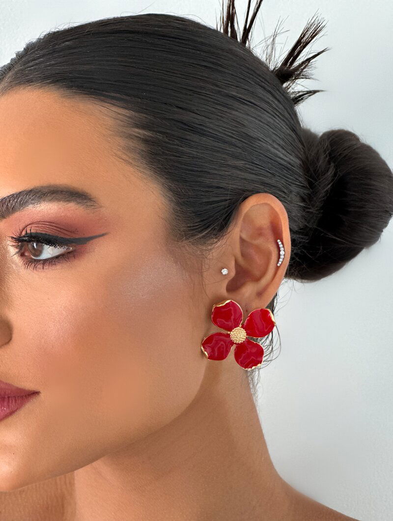 Brinco Folheado a Ouro 18k Flor Quatro Pétalas Resinado