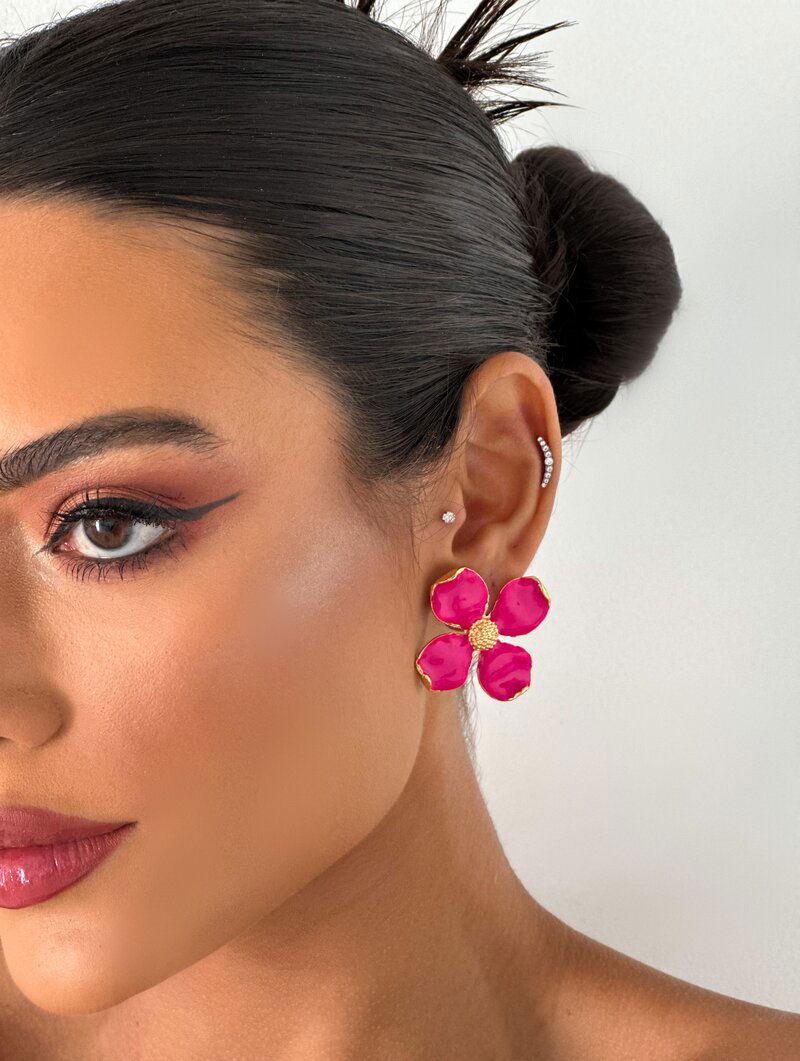 Brinco Folheado a Ouro 18k Flor Quatro Pétalas Resinado