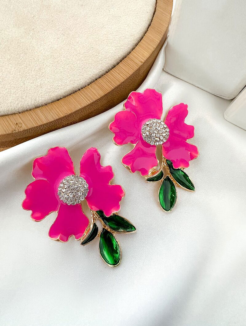 Brinco Folheado a Ouro 18k Flor Resinada com Folhas