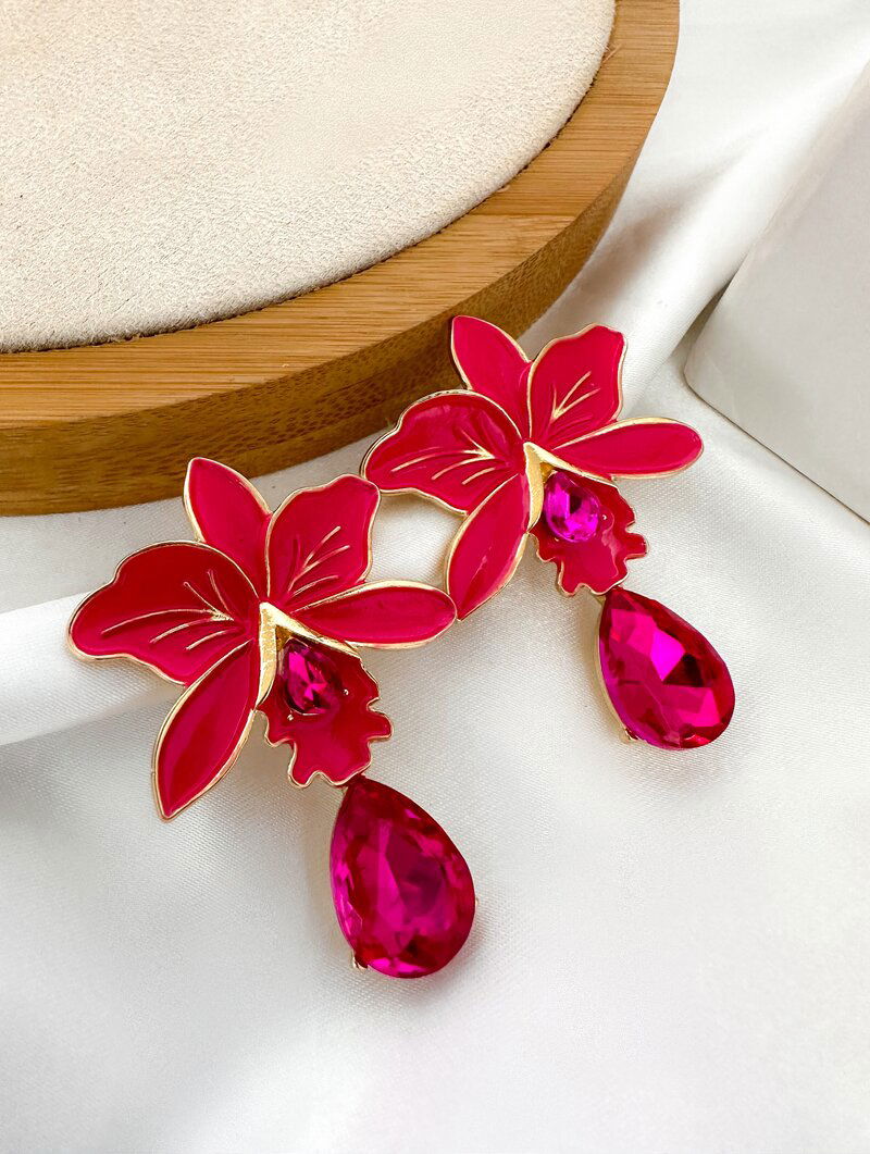 Brinco Folheado a Ouro 18k Flor Resinada com Gota de Zircônia