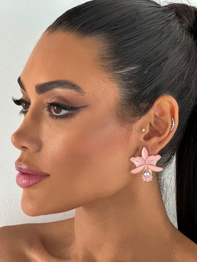 Brinco Folheado a Ouro 18k Flor Resinada com Zircônia