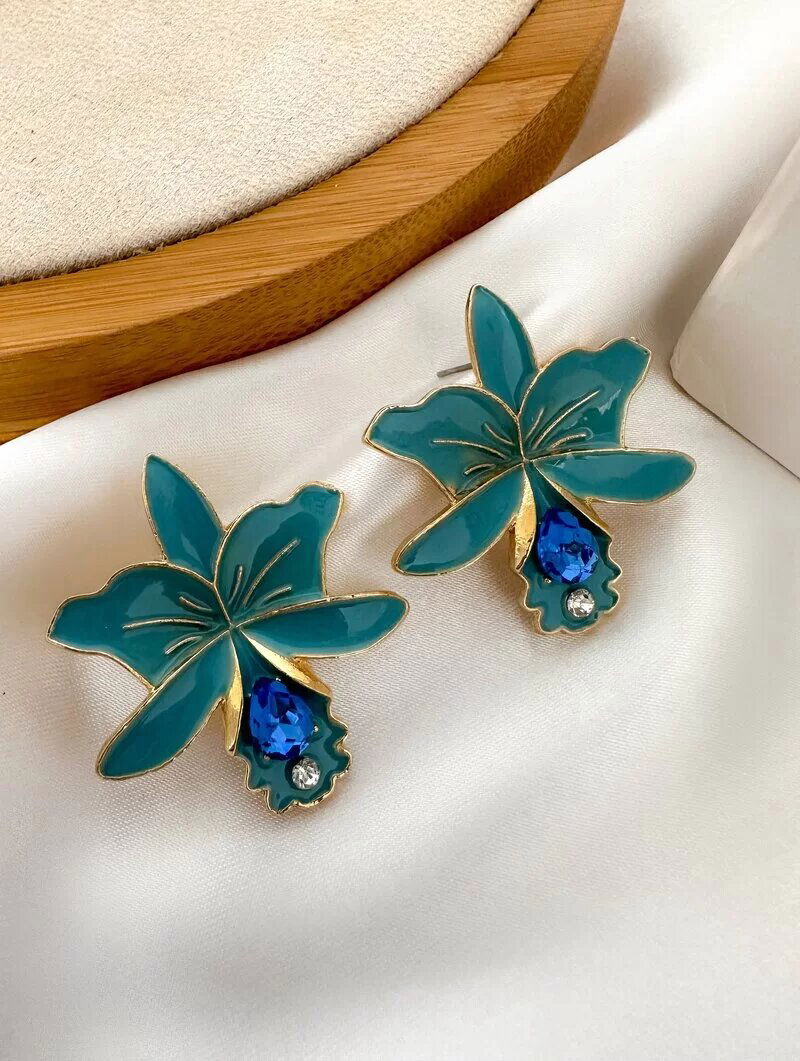 Brinco Folheado a Ouro 18k Flor Resinada com Zircônia