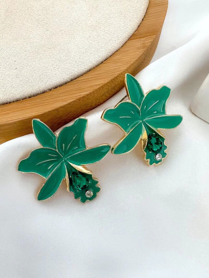 Brinco Folheado a Ouro 18k Flor Resinada com Zircônia