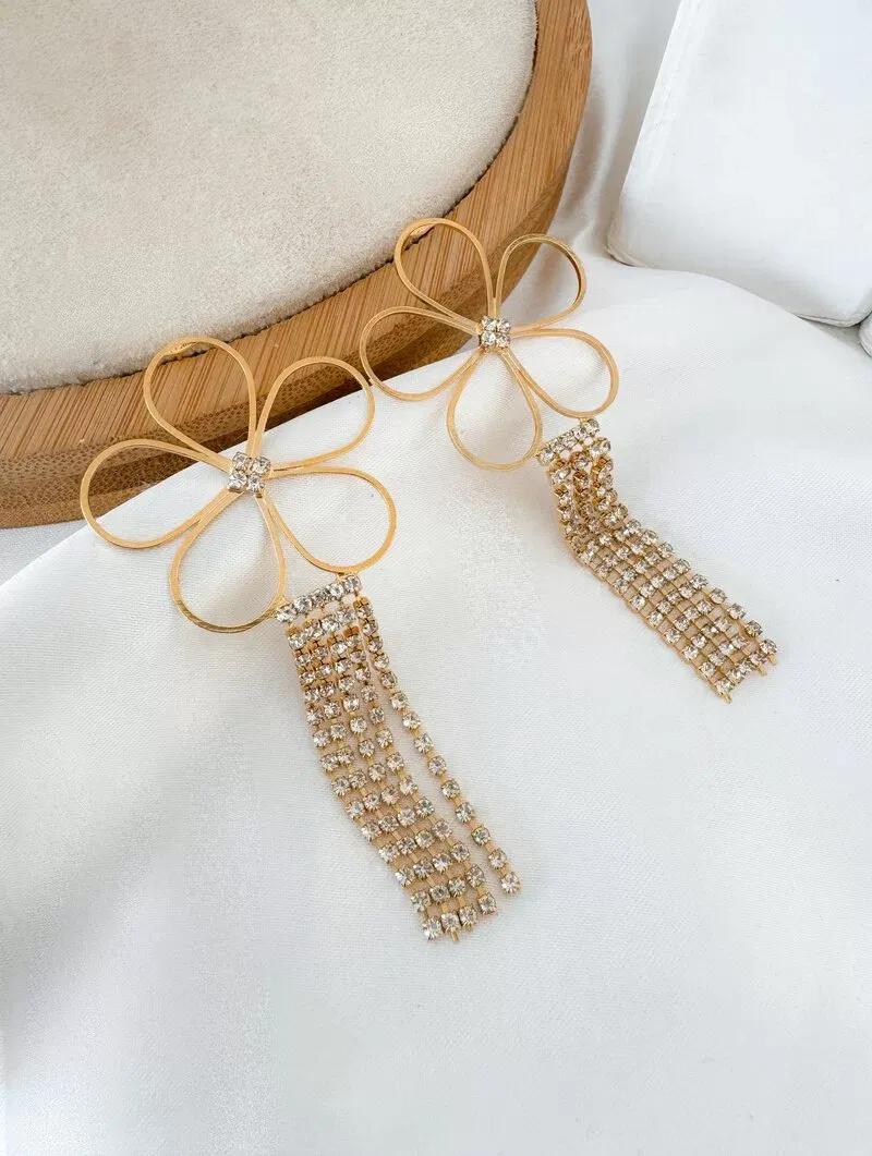 Brinco Folheado a Ouro 18k Flor Vazada com Franja de Micro Zircônias