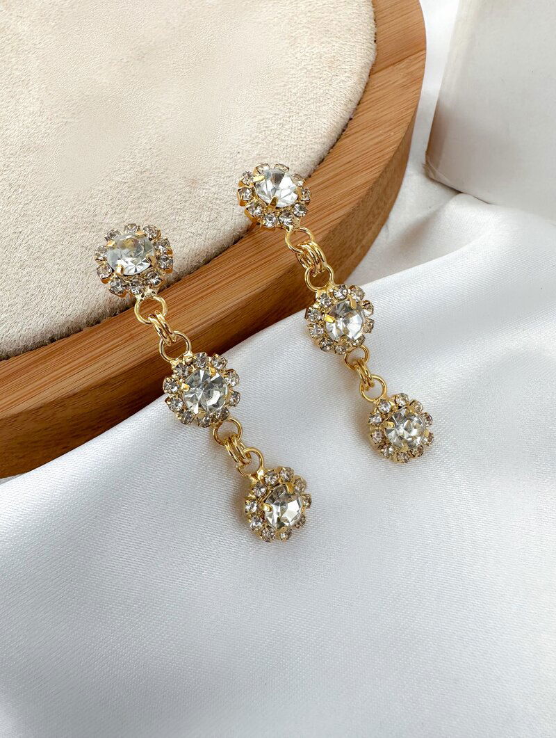 Brinco Folheado a Ouro 18k Flores Cravejadas