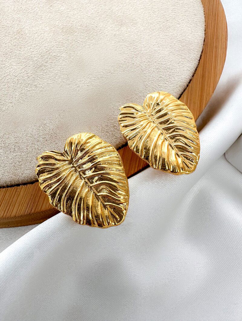 Brinco Folheado a Ouro 18k Folha Desenhada