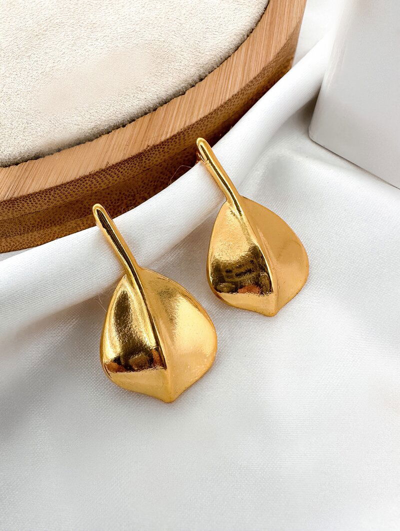 Brinco Folheado a Ouro 18k Folha Lisa