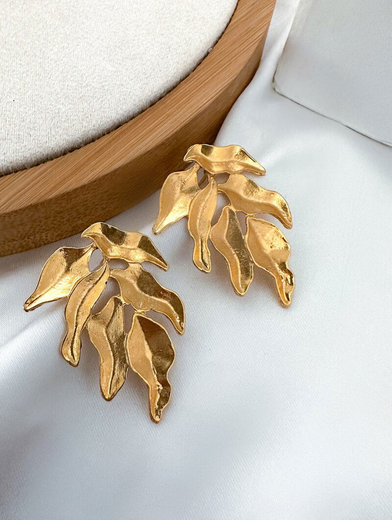 Brinco Folheado a Ouro 18k Folha Martelada