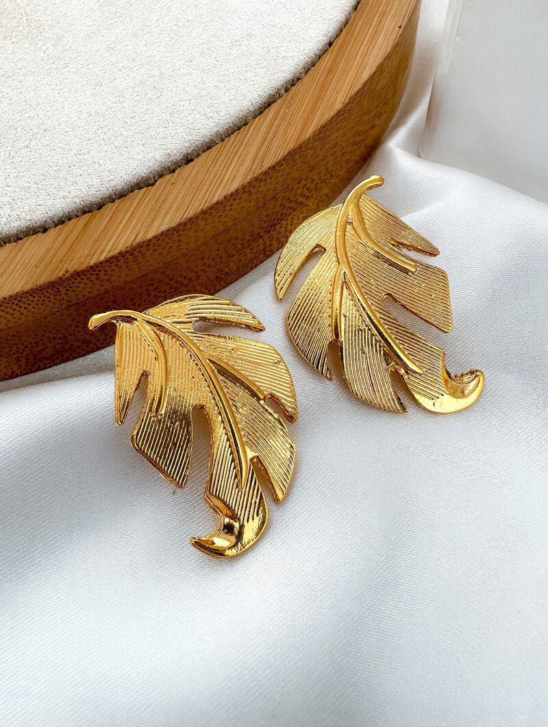 Brinco Folheado a Ouro 18k Folha Texturizada